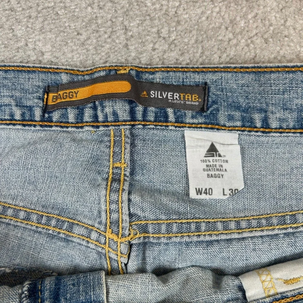 Vintage 90s Levis SilverTab Baggy Jeans Men 40x30 Light Blue Relaxed Fit Y2K